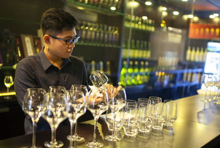 cleaning wine glass